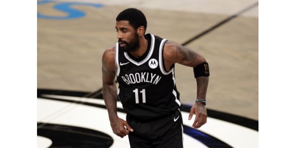 Kyrie Irving aparecerá contra Milwaukee Bucks